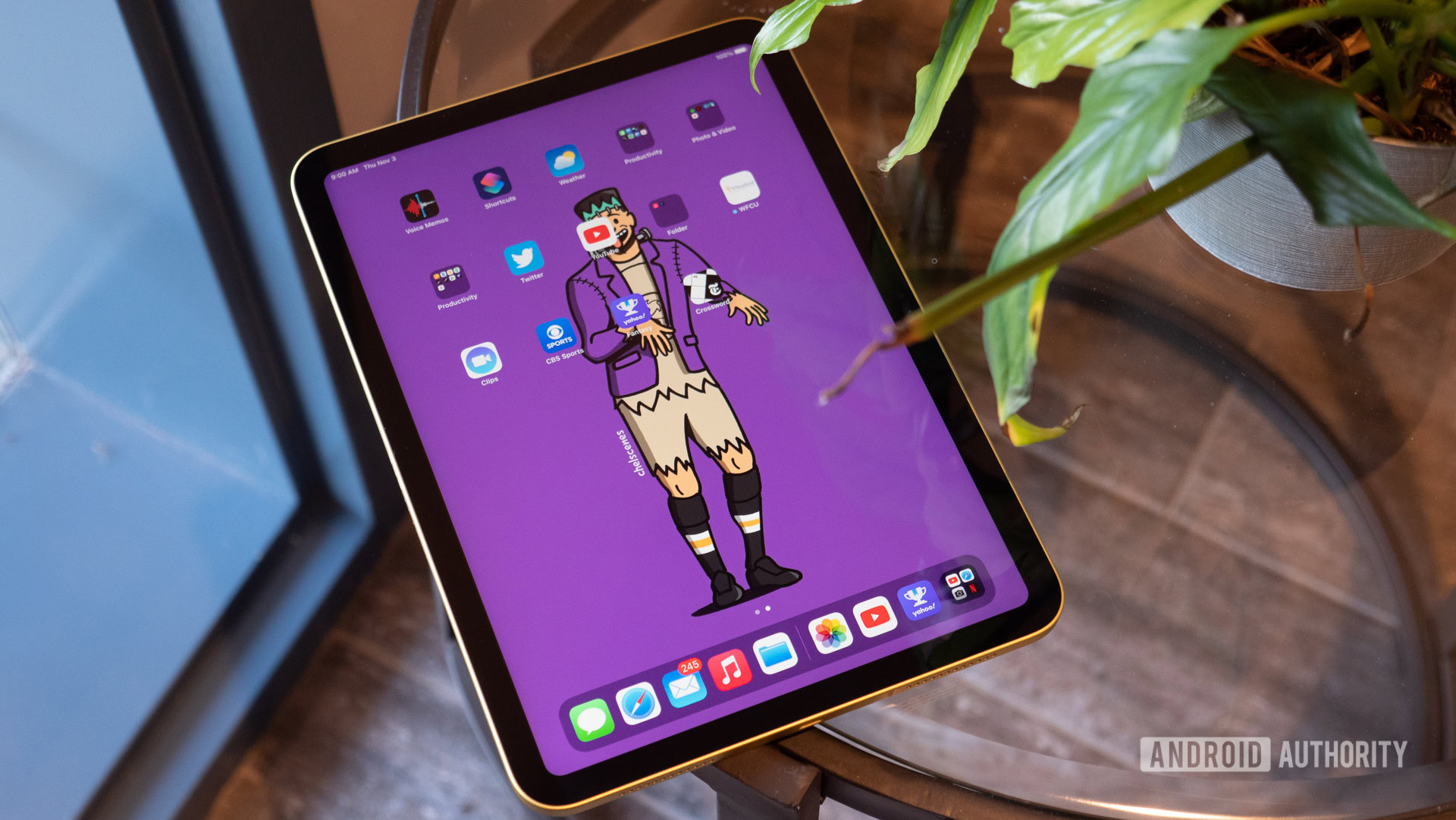 Αρχική οθόνη ipad της Apple στο τραπέζι