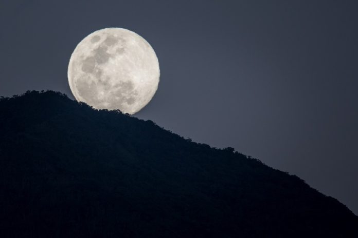 Υπερπανσέληνος του Κάστορα: Η Τελευταία Φεγγάρια Εμφάνιση του 2024