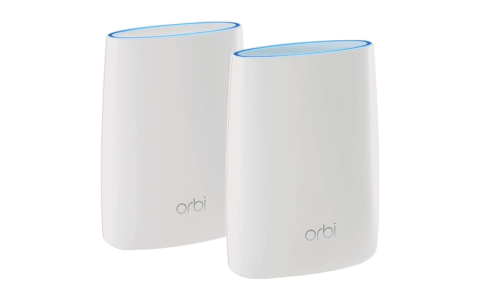 Το σύστημα WiFi με τρίγωνο Netgear Orbi Whole Home Mesh σε λευκό φόντο