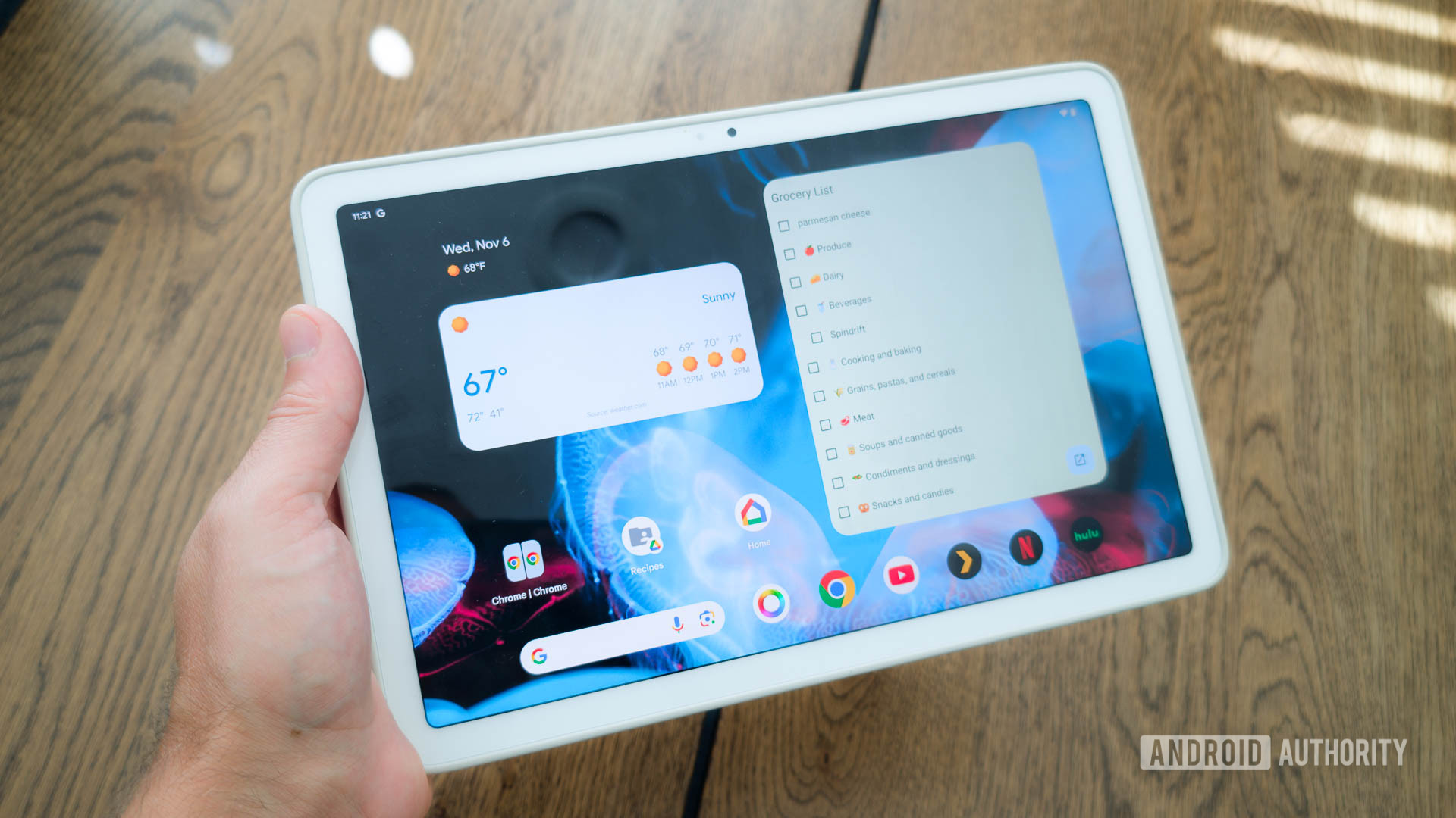 Google Pixel Tablet In Hand 2024 (2 από 4)