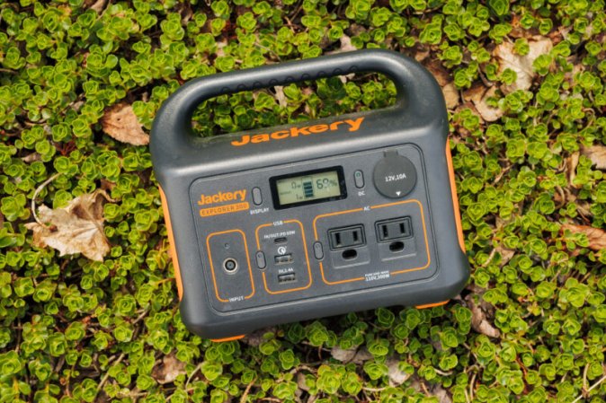  Jackery Explorer 300