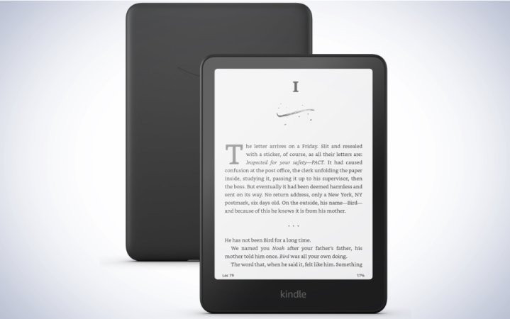   Kindle Paperwhite σε απλό λευκό φόντο.