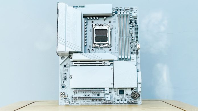 Η λευκή μητρική πλακέτα Gigabyte Aorus Elite X870 WiFi7 Ice: Μια ανασκόπηση