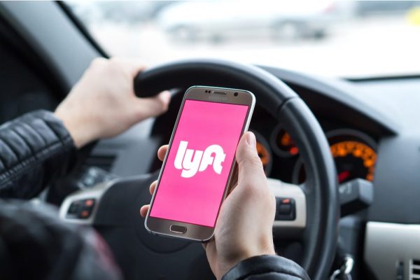 Οδηγοί επιλέγουν Uber και Lyft: Ανεξαρτητοποίηση και