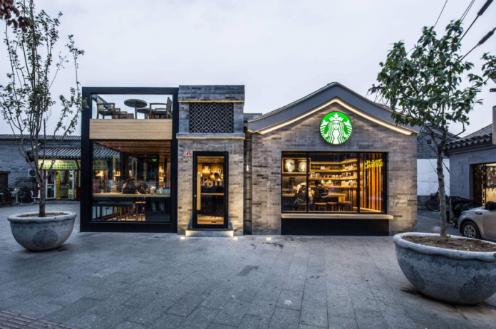 Starbucks: Η χειρότερη χρονιά από το 2020