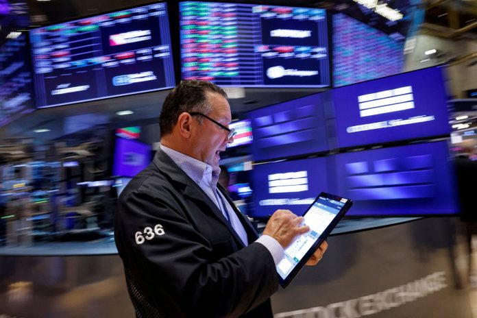 Dow Jones ανακάμπτει: Ράλι στη Wall Street και στα «μικρά»