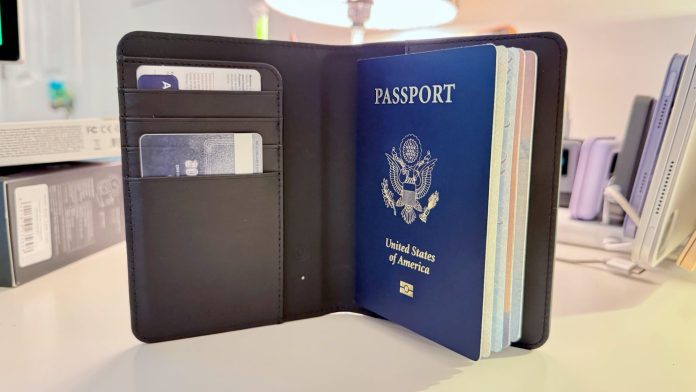 Κάλυμμα Satechi Passport με Find My Review