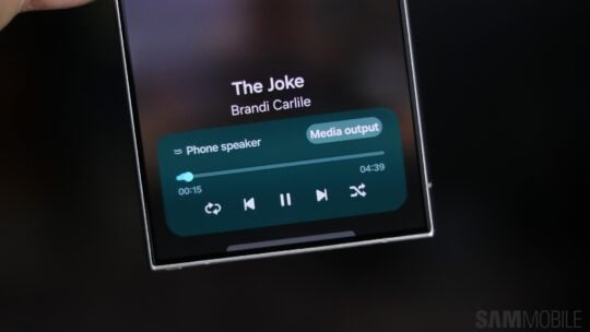 Samsung One UI 7 Now Bar Music