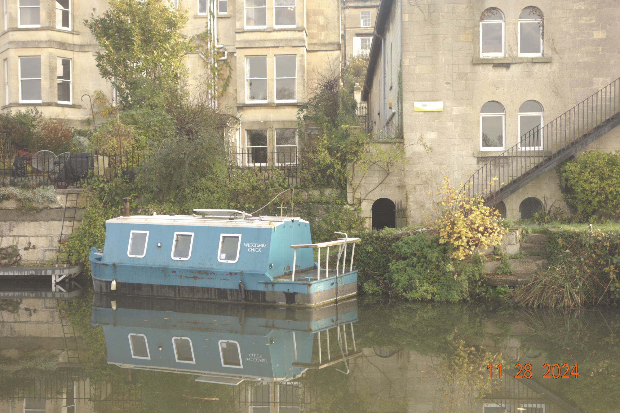 Βάρκα στο κανάλι στην πόλη Bath, UK, με εφέ ρετρό φωτογραφίας