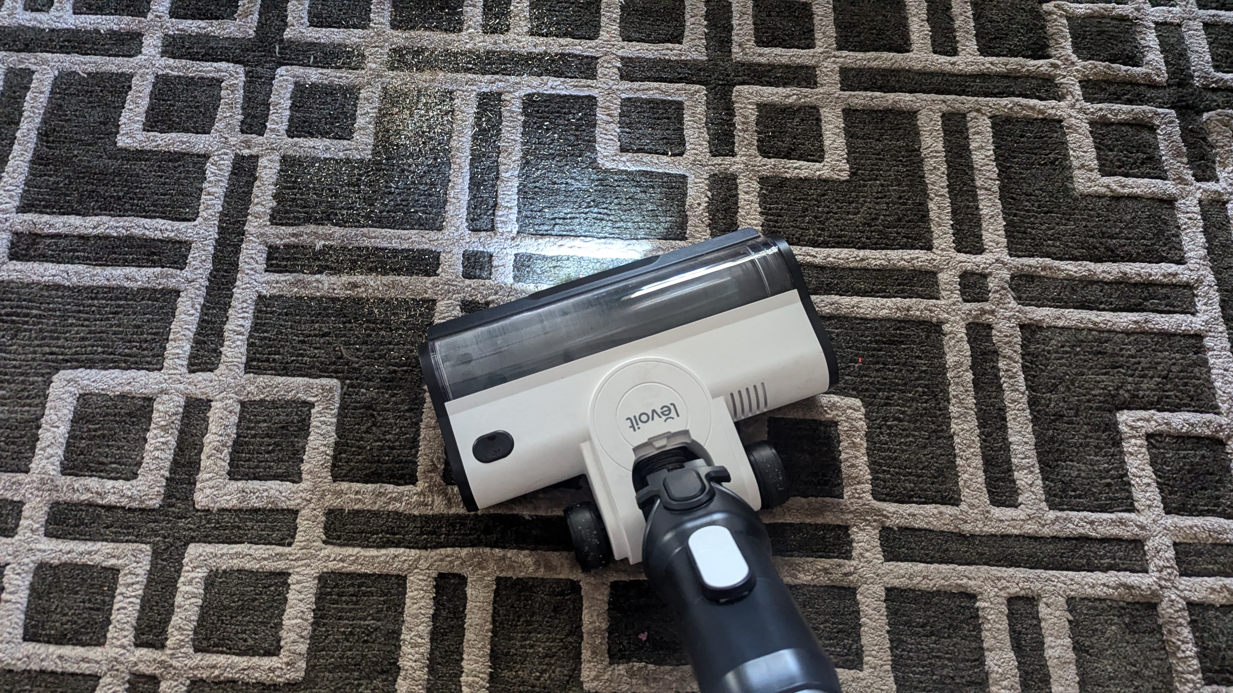 Levoit LVAC-200 cordless vacuum cleaning a rug