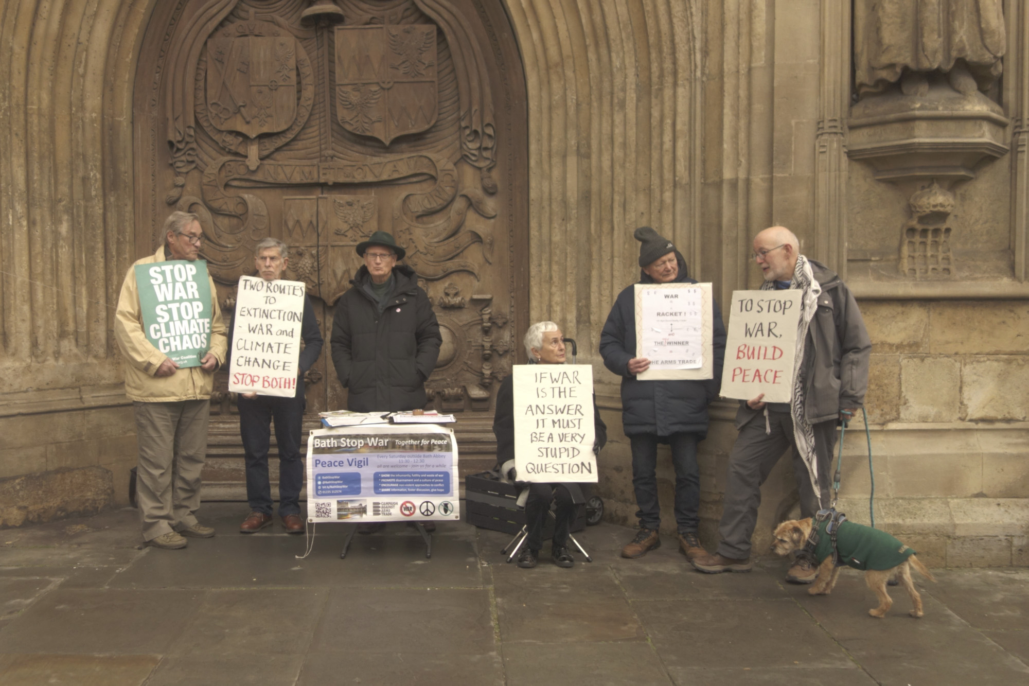 Διαδηλωτές στην πόλη Bath, UK, με εφέ ρετρό φωτογραφίας