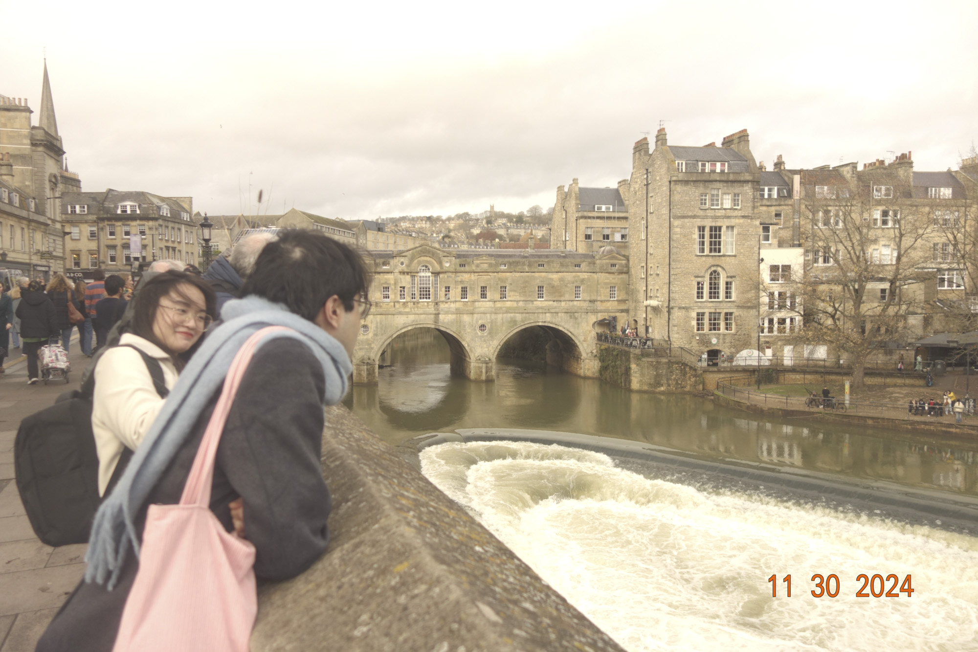 Διάσημο ορόσημο ποταμού στην πόλη Bath, UK, με εφέ ρετρό φωτογραφίας