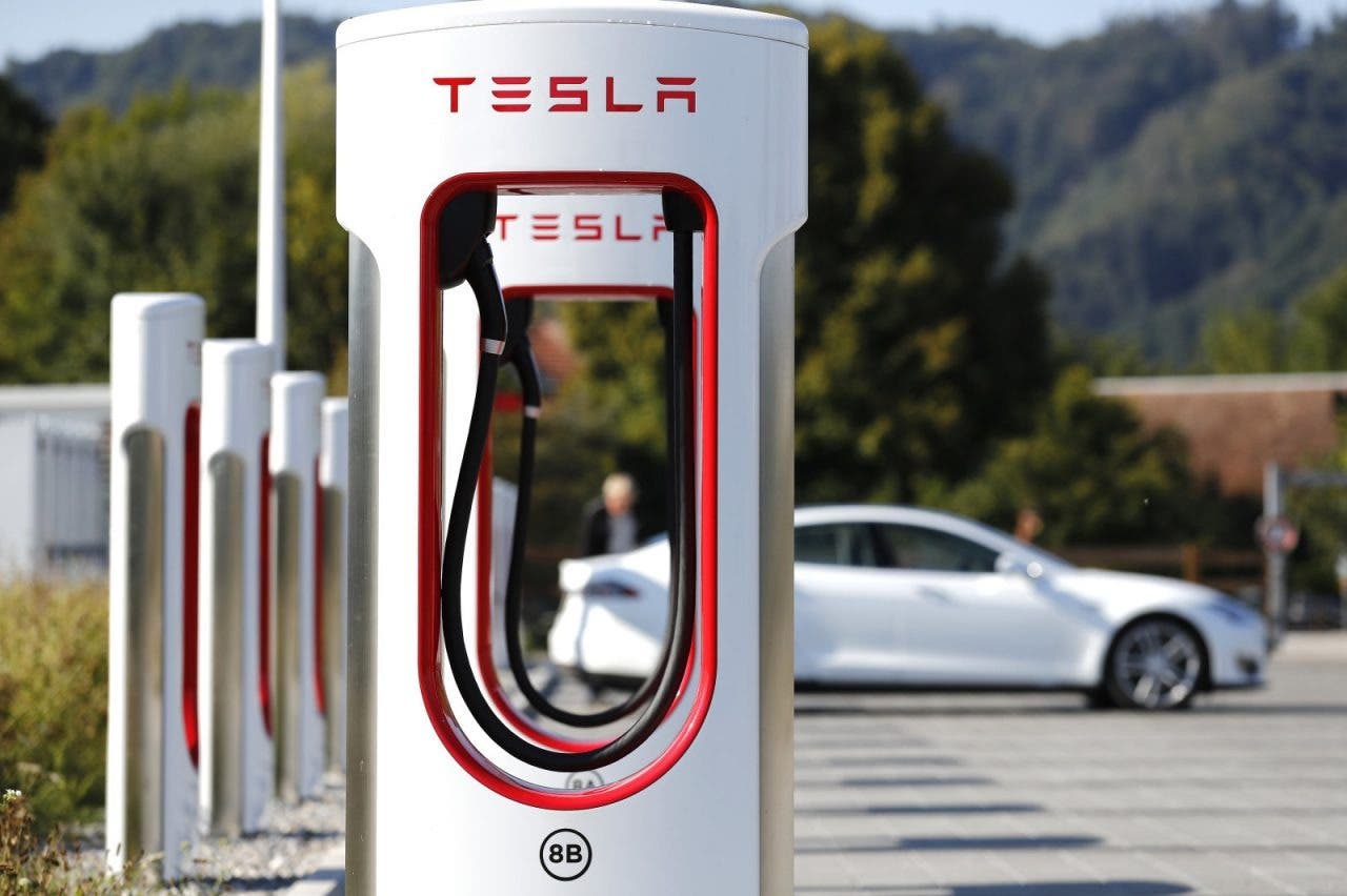 Νέες θέσεις εργασίας από την Tesla σε Αθήνα και Θεσσαλονίκη