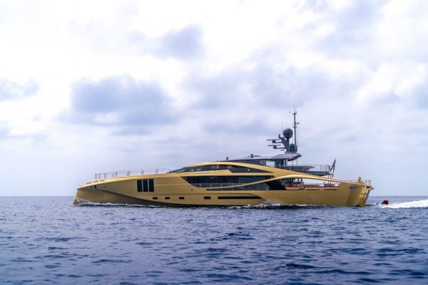 Προσφορά: Πωλείται Superyacht 2 εκατ. ευρώ φθηνότερα