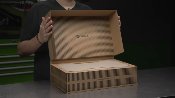 official-unboxing-_-nvidia-geforce-rtx-5090-founders-edition-1-1-screenshot