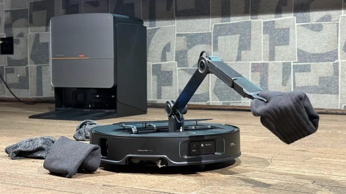 Roborock Saros Z70: Η σκούπα-Ρομπότ που μαζεύει κάλτσες - TechFreak.GR