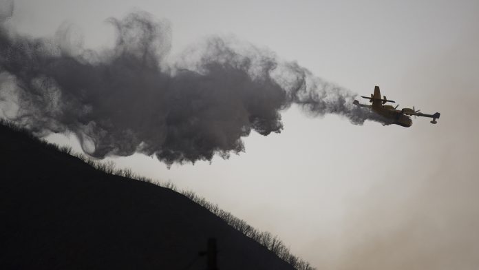 Πολιτικό drone αναγκάζει πυροσβεστικό αεροπλάνο στο LA να προσγειωθεί - TechFreak.GR