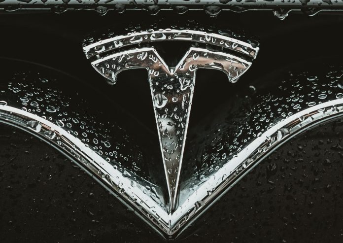 Πτώση 6% στις μετοχές της Tesla λόγω χαμηλών πωλήσεων το 2024 - TechFreak.GR