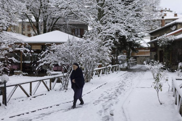 Κάτω από το μηδέν: Θερμοκρασία και χιόνια σε 3 περιοχές - TechFreak.GR